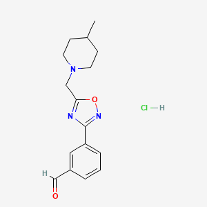 3-(5-((4-Methylpiperidin-1-yl)methyl)-1,2,4-oxadiazol-3-yl)benzaldehyde hydrochloride