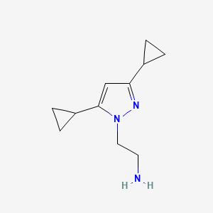 molecular formula C11H17N3 B1458463 2-(3,5-二环丙基-1H-吡唑-1-基)乙基胺 CAS No. 1820741-02-3