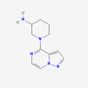 molecular formula C11H15N5 B1458657 1-(吡唑并[1,5-a]哒嗪-4-基)哌啶-3-胺 CAS No. 1567124-95-1