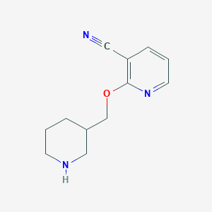 molecular formula C12H15N3O B1463041 2-(Piperidin-3-ylmethoxy)nicotinonitrile CAS No. 1185542-17-9