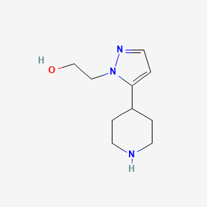molecular formula C10H17N3O B1463584 2-[5-(piperidin-4-yl)-1H-pyrazol-1-yl]ethan-1-ol CAS No. 1251923-87-1