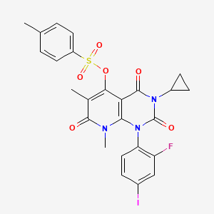 molecular formula C25H21FIN3O6S B1467856 3-Cyclopropyl-1-(2-fluoro-4-iodophenyl)-6,8-dimethyl-2,4,7-trioxo-1,2,3,4,7,8-hexahydropyrido[2,3-d]pyrimidin-5-yl 4-methylbenzenesulfonate CAS No. 871700-32-2