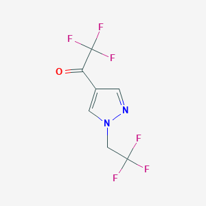 molecular formula C7H4F6N2O B1469100 2,2,2-trifluoro-1-[1-(2,2,2-trifluoroethyl)-1H-pyrazol-4-yl]ethan-1-one CAS No. 1343394-63-7
