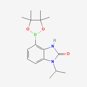 molecular formula C16H23BN2O3 B1469431 1-Isopropyl-4-(4,4,5,5-tetramethyl-[1,3,2]dioxaborolan-2-yl)-1,3-dihydrobenzoimidazol-2-one CAS No. 1373872-21-9