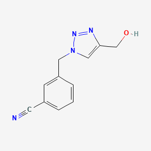 molecular formula C11H10N4O B1470207 3-((4-(hydroxymethyl)-1H-1,2,3-triazol-1-yl)methyl)benzonitrile CAS No. 1267115-31-0