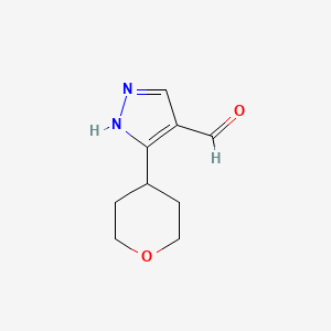 molecular formula C9H12N2O2 B1470294 5-(tetrahydro-2H-pyran-4-yl)-1H-pyrazole-4-carbaldehyde CAS No. 1782061-33-9