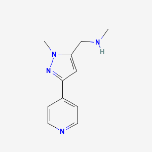 molecular formula C11H14N4 B1470448 N-methyl-1-(1-methyl-3-(pyridin-4-yl)-1H-pyrazol-5-yl)methanamine CAS No. 1781816-49-6