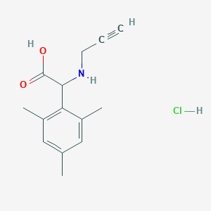 molecular formula C14H18ClNO2 B1471216 2-[(Prop-2-yn-1-yl)amino]-2-(2,4,6-trimethylphenyl)acetic acid hydrochloride CAS No. 1796894-91-1