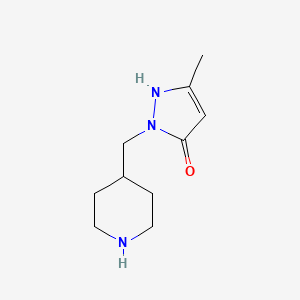 molecular formula C10H17N3O B1471316 3-methyl-1-(piperidin-4-ylmethyl)-1H-pyrazol-5-ol CAS No. 2090399-78-1