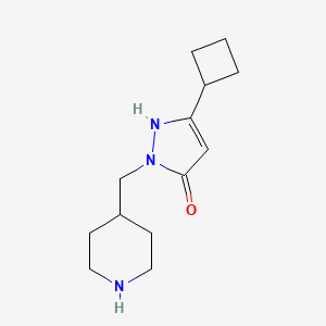 molecular formula C13H21N3O B1471318 3-环丁基-1-(哌啶-4-基甲基)-1H-吡唑-5-醇 CAS No. 2098140-58-8