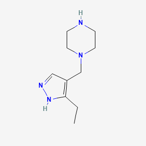 molecular formula C10H18N4 B1471829 1-((3-ethyl-1H-pyrazol-4-yl)methyl)piperazine CAS No. 1526011-93-7