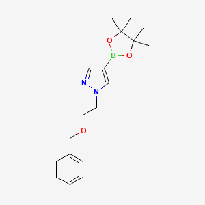 molecular formula C18H25BN2O3 B1472597 1-(2-benzyloxyethyl)-4-(4,4,5,5-tetramethyl-1,3,2-dioxaborolan-2-yl)pyrazole CAS No. 1562305-15-0