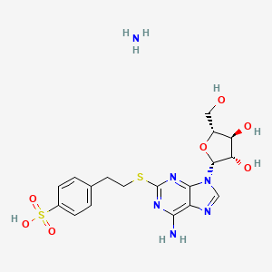 molecular formula C18H24N6O7S2 B1472779 4-[2-[6-amino-9-[(2R,3S,4S,5R)-3,4-dihydroxy-5-(hydroxymethyl)oxolan-2-yl]purin-2-yl]sulfanylethyl]benzenesulfonic acid;azane 