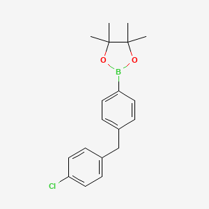 molecular formula C19H22BClO2 B1472978 2-{4-[(4-Chlorophenyl)methyl]phenyl}-4,4,5,5-tetramethyl-1,3,2-dioxaborolane CAS No. 1870804-20-8