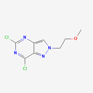 molecular formula C8H8Cl2N4O B1472979 5,7-二氯-2-(2-甲氧基乙基)-2H-吡唑并[4,3-d]嘧啶 CAS No. 1630906-96-5