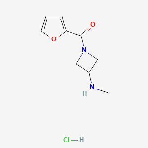 Furan-2-yl(3-(methylamino)azetidin-1-yl)methanone hydrochloride