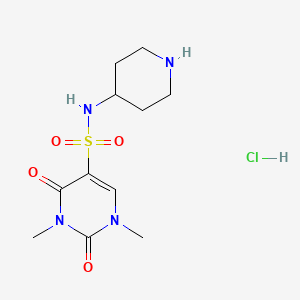 molecular formula C11H19ClN4O4S B1473420 1,3-dimethyl-2,4-dioxo-N-piperidin-4-yl-1,2,3,4-tetrahydropyrimidine-5-sulfonamide hydrochloride CAS No. 2033788-69-9