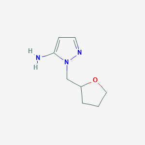 molecular formula C8H13N3O B1473903 1-((四氢呋喃-2-基)甲基)-1H-吡唑-5-胺 CAS No. 1548417-39-5