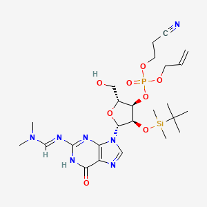 molecular formula C25H40N7O8PSi B14762735 Allyl ((2R,3R,4R,5R)-4-((tert-butyldimethylsilyl)oxy)-5-(2-(((E)-(dimethylamino)methylene)amino)-6-oxo-1,6-dihydro-9H-purin-9-yl)-2-(hydroxymethyl)tetrahydrofuran-3-yl) (2-cyanoethyl) phosphate 