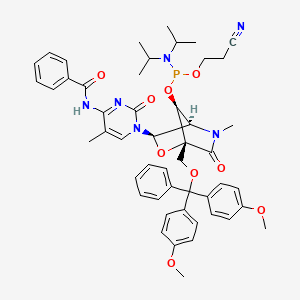 molecular formula C49H55N6O9P B14767615 N-[1-[(1R,3R,4R,7S)-1-[[bis(4-methoxyphenyl)-phenylmethoxy]methyl]-7-[2-cyanoethoxy-[di(propan-2-yl)amino]phosphanyl]oxy-5-methyl-6-oxo-2-oxa-5-azabicyclo[2.2.1]heptan-3-yl]-5-methyl-2-oxopyrimidin-4-yl]benzamide 
