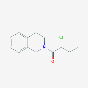 molecular formula C13H16ClNO B1479196 2-chloro-1-(3,4-dihydroisoquinolin-2(1H)-yl)butan-1-one CAS No. 2090256-73-6