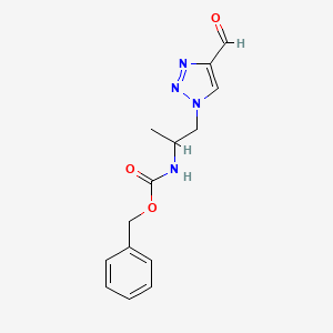 molecular formula C14H16N4O3 B1480650 benzyl (1-(4-formyl-1H-1,2,3-triazol-1-yl)propan-2-yl)carbamate CAS No. 2097996-96-6
