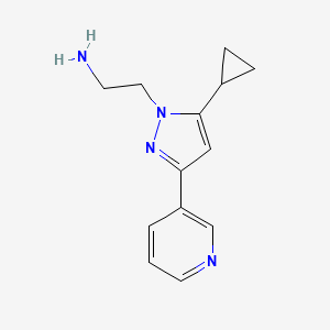 molecular formula C13H16N4 B1481943 2-(5-cyclopropyl-3-(pyridin-3-yl)-1H-pyrazol-1-yl)ethan-1-amine CAS No. 2098070-50-7