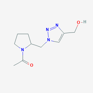 molecular formula C10H16N4O2 B1481974 1-(2-((4-(hydroxymethyl)-1H-1,2,3-triazol-1-yl)methyl)pyrrolidin-1-yl)ethan-1-one CAS No. 2092238-92-9