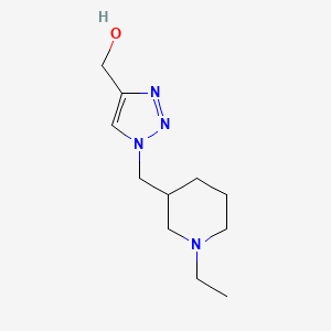 molecular formula C11H20N4O B1482000 (1-((1-ethylpiperidin-3-yl)methyl)-1H-1,2,3-triazol-4-yl)methanol CAS No. 2097964-83-3