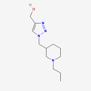 molecular formula C12H22N4O B1482068 (1-((1-propylpiperidin-3-yl)methyl)-1H-1,2,3-triazol-4-yl)methanol CAS No. 2098076-02-7