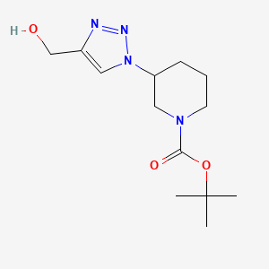 molecular formula C13H22N4O3 B1482077 叔丁基3-(4-(羟甲基)-1H-1,2,3-三唑-1-基)哌啶-1-羧酸酯 CAS No. 2098016-81-8