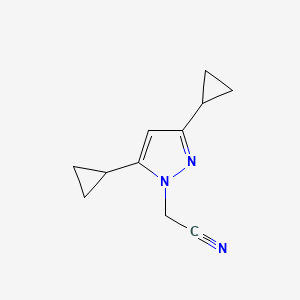 molecular formula C11H13N3 B1482277 2-(3,5-dicyclopropyl-1H-pyrazol-1-yl)acetonitrile CAS No. 2097964-96-8