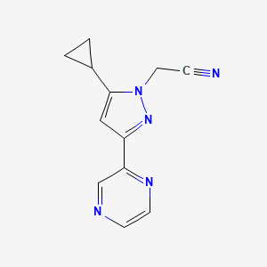 molecular formula C12H11N5 B1483595 2-(5-cyclopropyl-3-(pyrazin-2-yl)-1H-pyrazol-1-yl)acetonitrile CAS No. 2098070-67-6