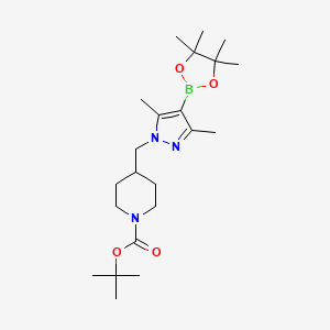 molecular formula C22H38BN3O4 B1484805 4-[3,5-Dimethyl-4-(4,4,5,5-tetramethyl-[1,3,2]dioxaborolan-2-yl)-pyrazol-1-ylmethyl]-piperidine-1-carboxylic acid tert-butyl ester CAS No. 1092564-22-1