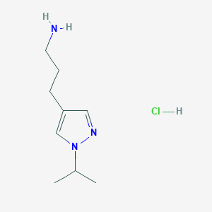 molecular formula C9H18ClN3 B1484874 3-[1-(propan-2-yl)-1H-pyrazol-4-yl]propan-1-amine hydrochloride CAS No. 2098065-48-4