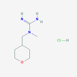 molecular formula C8H18ClN3O B1486243 N-Methyl-N-(tetrahydro-2H-pyran-4-ylmethyl)guanidine hydrochloride CAS No. 2208787-53-3