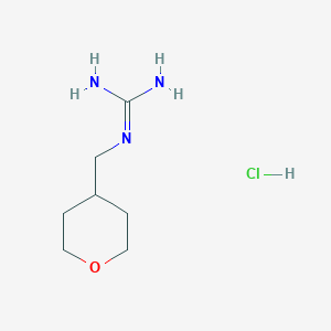 molecular formula C7H16ClN3O B1486260 N-(Tetrahydro-2H-pyran-4-ylmethyl)guanidine hydrochloride CAS No. 2206967-66-8