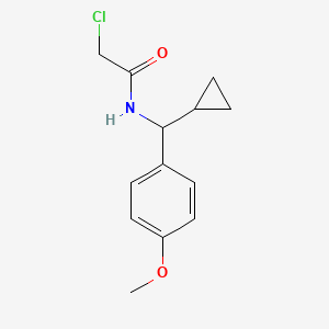molecular formula C13H16ClNO2 B1486399 2-chloro-N-[cyclopropyl(4-methoxyphenyl)methyl]acetamide CAS No. 1031130-68-3