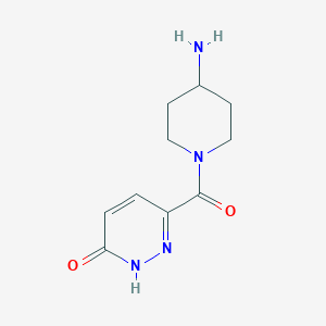 molecular formula C10H14N4O2 B1486438 6-(4-aminopiperidine-1-carbonyl)pyridazin-3(2H)-one CAS No. 1181617-80-0