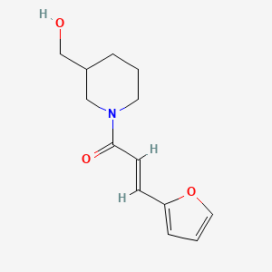 molecular formula C13H17NO3 B1486574 (2E)-3-(furan-2-yl)-1-[3-(hydroxymethyl)piperidin-1-yl]prop-2-en-1-one CAS No. 1158132-59-2