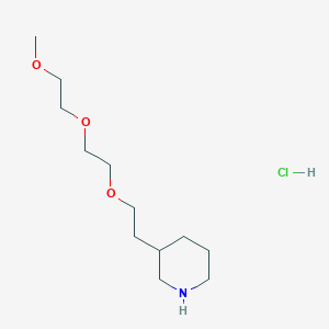 molecular formula C12H26ClNO3 B1487986 3-{2-[2-(2-甲氧基乙氧基)乙氧基]乙基}哌啶盐酸盐 CAS No. 1219980-07-0