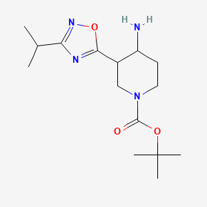 molecular formula C15H26N4O3 B1488834 Tert-butyl 4-amino-3-(3-isopropyl-1,2,4-oxadiazol-5-yl)piperidine-1-carboxylate CAS No. 2098058-00-3