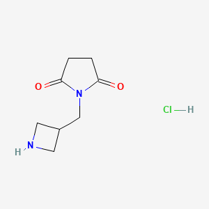 molecular formula C8H13ClN2O2 B1489429 1-[(Azetidin-3-yl)methyl]pyrrolidine-2,5-dione hydrochloride CAS No. 1864073-86-8
