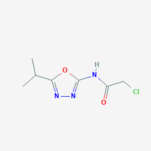 molecular formula C7H10ClN3O2 B1489580 2-chloro-N-[5-(propan-2-yl)-1,3,4-oxadiazol-2-yl]acetamide CAS No. 1087784-21-1