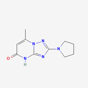 molecular formula C10H13N5O B1489610 7-methyl-2-pyrrolidin-1-yl[1,2,4]triazolo[1,5-a]pyrimidin-5(4H)-one CAS No. 1428139-18-7