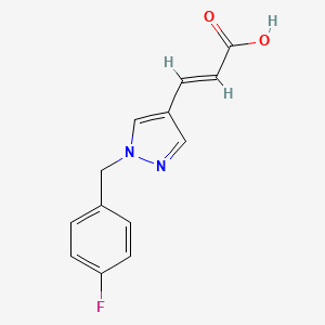 molecular formula C13H11FN2O2 B1489891 (2E)-3-{1-[(4-fluorophenyl)methyl]-1H-pyrazol-4-yl}prop-2-enoic acid CAS No. 1562152-71-9