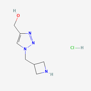 molecular formula C7H13ClN4O B1489921 (1-(azetidin-3-ylmethyl)-1H-1,2,3-triazol-4-yl)methanol hydrochloride CAS No. 1823247-22-8