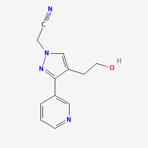 molecular formula C12H12N4O B1491229 2-(4-(2-hydroxyethyl)-3-(pyridin-3-yl)-1H-pyrazol-1-yl)acetonitrile CAS No. 2098021-42-0