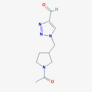 molecular formula C10H14N4O2 B1492165 1-((1-acetylpyrrolidin-3-yl)methyl)-1H-1,2,3-triazole-4-carbaldehyde CAS No. 2090296-50-5