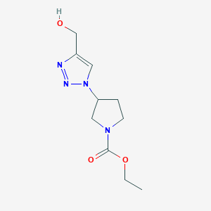 molecular formula C10H16N4O3 B1492658 3-(4-(羟甲基)-1H-1,2,3-三唑-1-基)吡咯烷-1-甲酸乙酯 CAS No. 2098123-38-5
